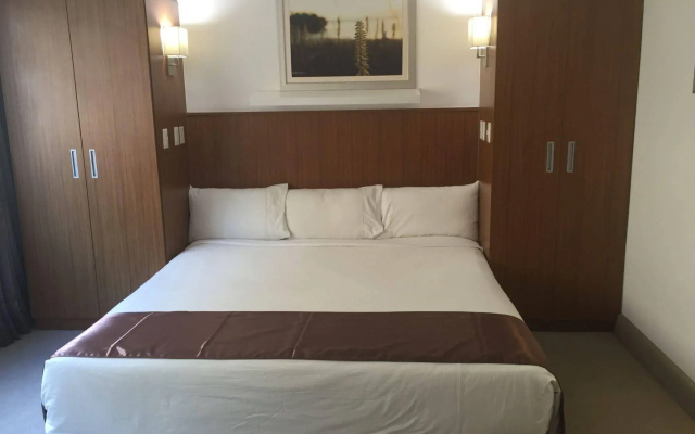 Weston Suites & Hotel