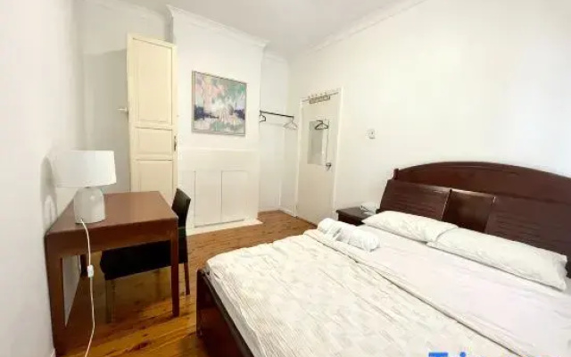 Spacious 4-Bedroom Family Home - Close to Airport & City