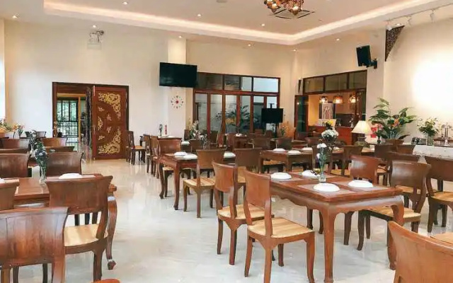 Kokhaburi Hotel