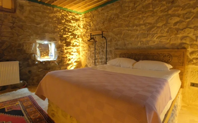 Euphoria Cave House