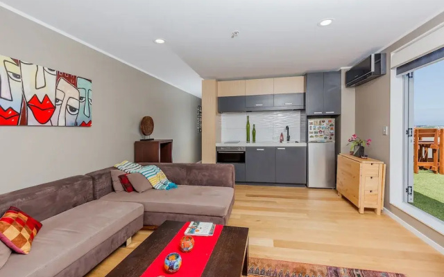 Modern Apartment Short Walk to SkyTower