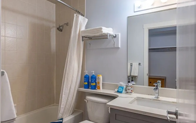 WindTower Resort - 1 BR Suite or 1 Single Room