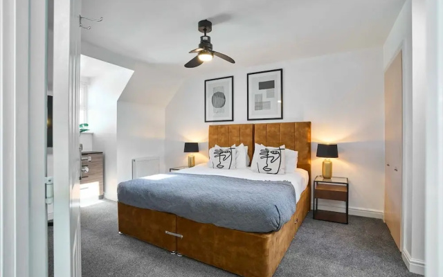 Host Stay Snowdrop Crescent II