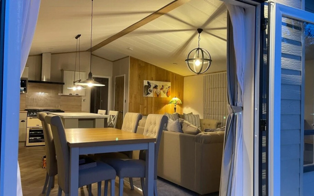 Luxury 2 Bedroom Lodge on Hoburne Devon Bay