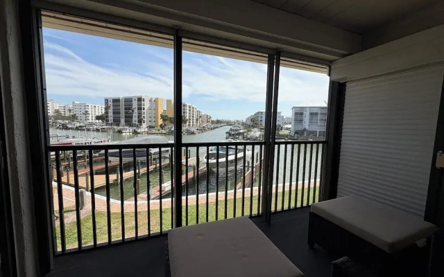 Estero Yacht Club