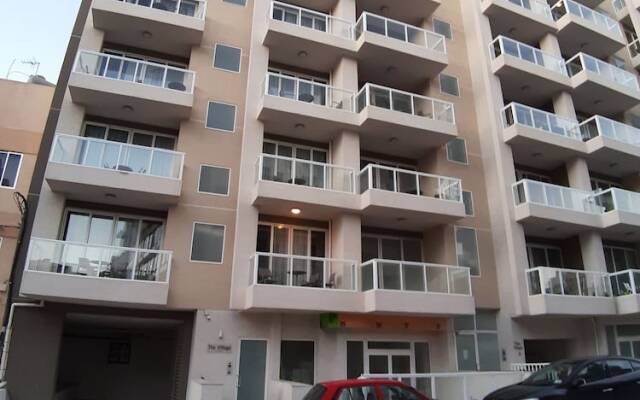 Апартаменты The Village Apartments Буджибба вид на фасад