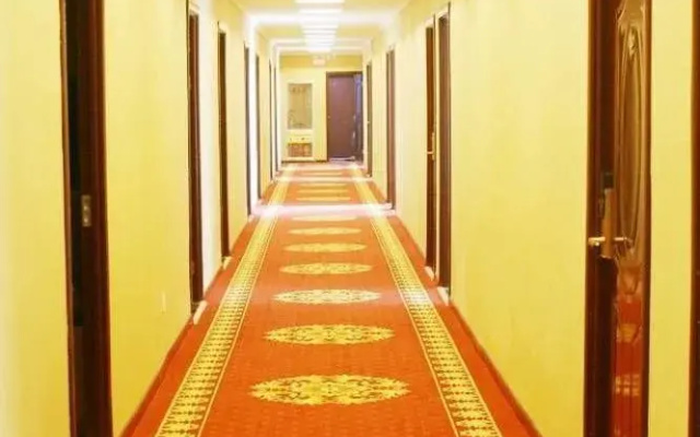 Shanyuan Business Hotel(枣庄善源商务酒店)