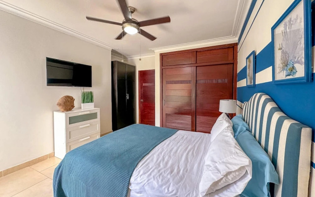 Beautiful 2 BR Apartment With BBQ