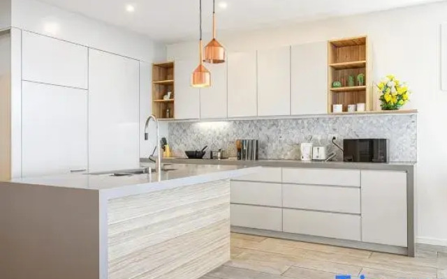Spacious 4BR Riverfront Getaway in Taren Point
