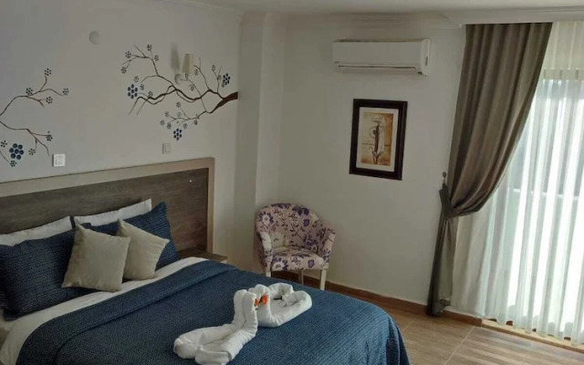 Adaya Karşı Otel