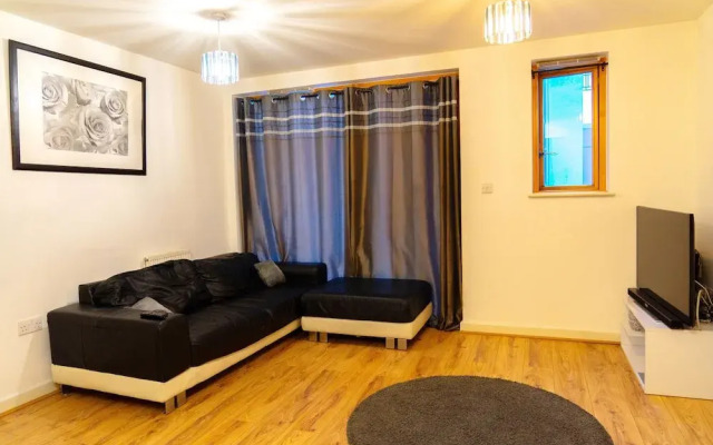 East London 1-bed Apt, Sleeps 2, 7 Mins to Station