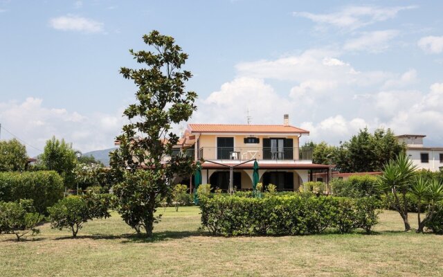 Отель Villa Celeste B&B Понтеканьяно вид на фасад