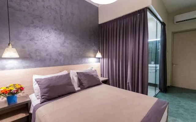 Luxury 3 BR apartment by Freedom square City Center