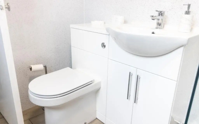 Adrian House, Near Hospital, Easy Parking + Garden