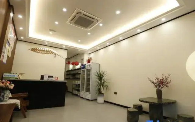 Youfeng Hotel (Pujiang Qiyun Center)
