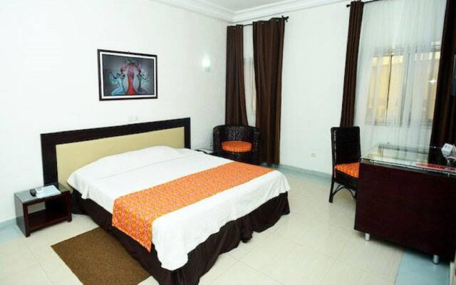 Hotel le Pelican in Lome, Togo from 84$, photos, reviews - zenhotels.com guestroom