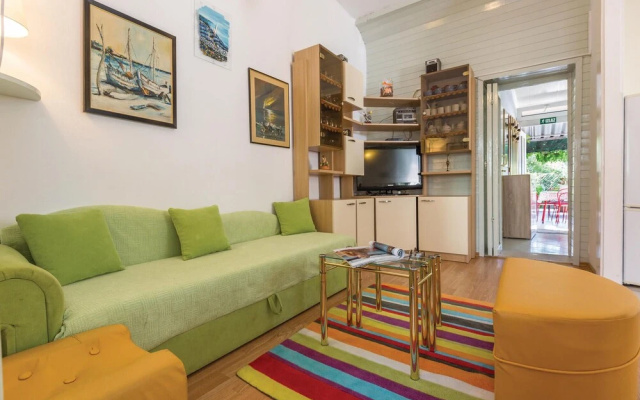 Nice Home in Makarska With Wifi and 2 Bedrooms