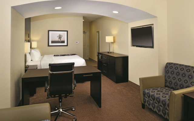 La Quinta Inn & Suites by Wyndham Karnes City - Kenedy