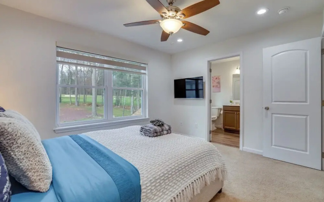 Hot Tub + Lake Access: Spacious Tobyhanna Home