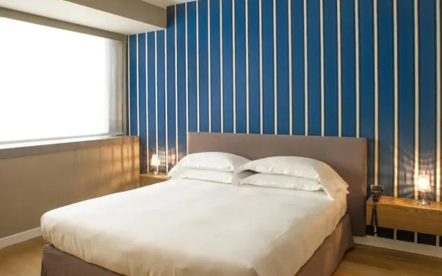 Nh Crystal Hotel