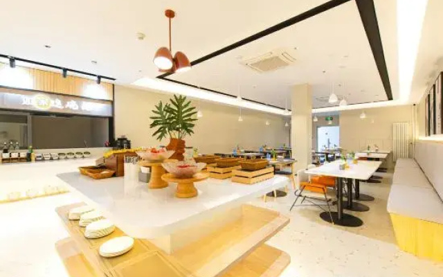 Homeinn Selected Hotel (Beijing Shilihe Zhoujiazhuang Subway Station)