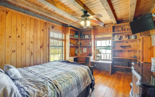 Private Lake On-site: Secluded Retreat in Grant!