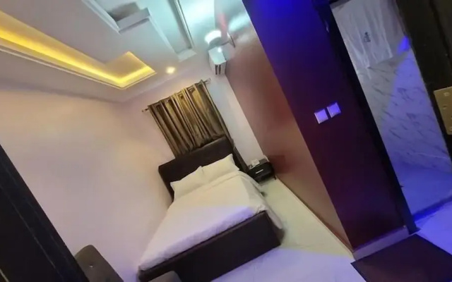 Riverview Hotel and Suites