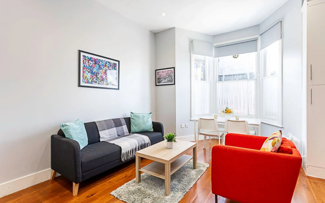 Refurbished St.johns Hill Apartment