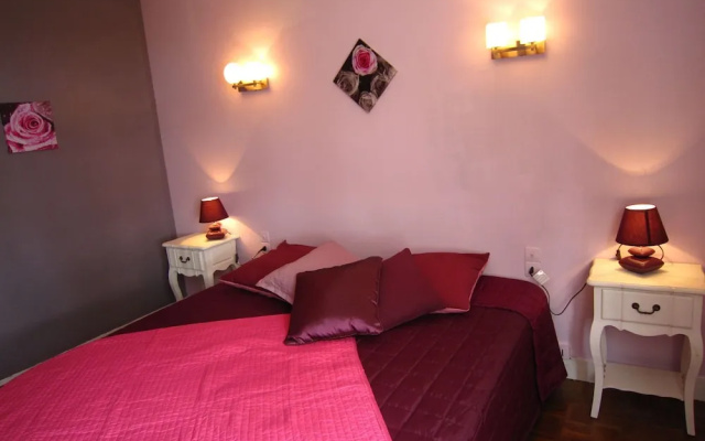 Spacious Holiday Home in Tours-en-Vimeu with Garden