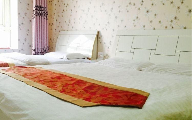 Sunshine Theme Apartment