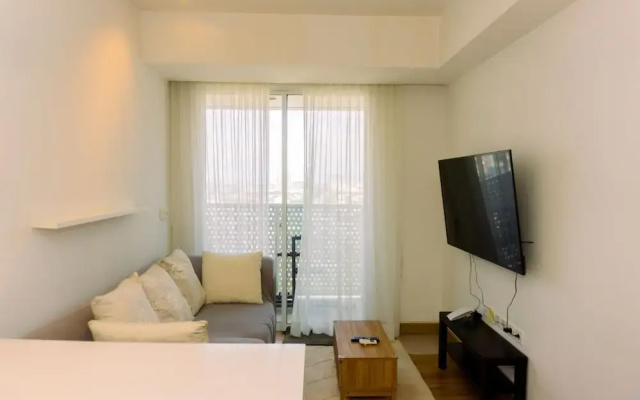 Spacious 1BR with Japandi Design at West Vista Apartment By Travelio