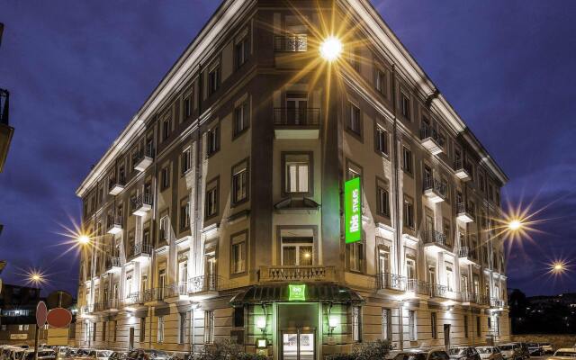 Отель Ibis Styles Garibaldi Неаполь вид на фасад