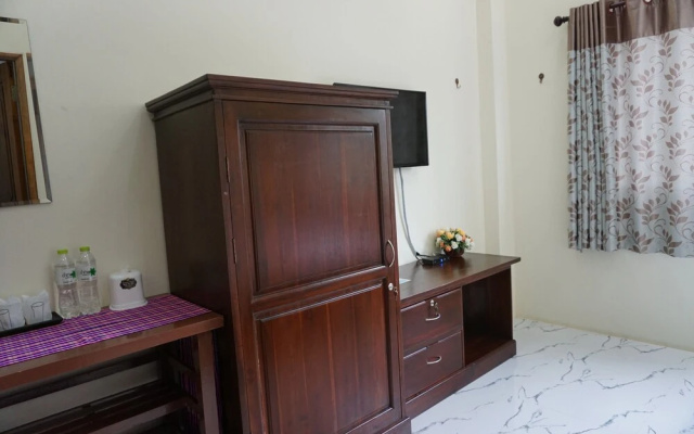 Reun Pon Aek Hotel