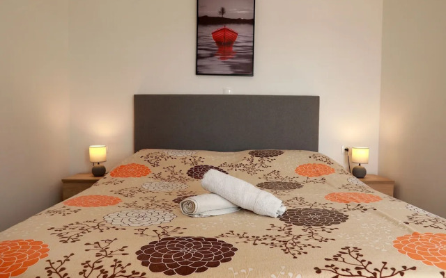Immaculate 2-bed Apartment in Okrug Gornji