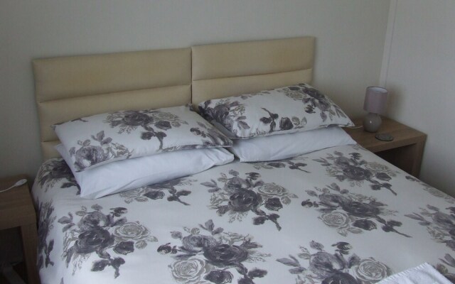 Long Chimneys Bed & Breakfast
