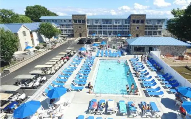 Put-in-Bay Poolview Condo #7