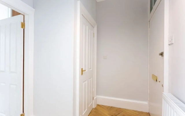 Silver Lining - Luxury New Town Apartment
