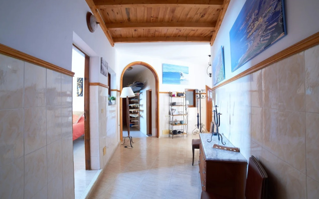Derecha del Roque overlooking the Sea