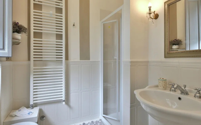 4 Person Villa with Private Swimming Pool & Garden in Lovely Surroundings near Cortona