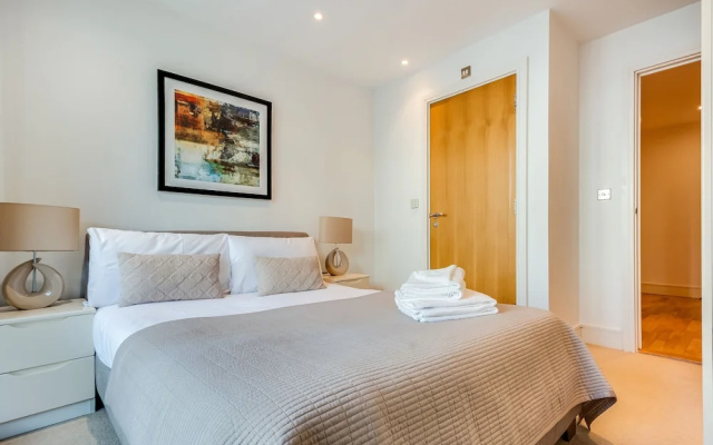 Two Bedroom Apartment in Canary Wharf