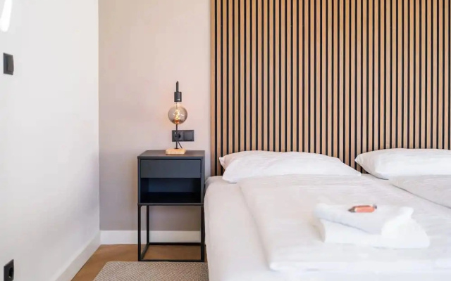 Bright Apartment Near Central Station