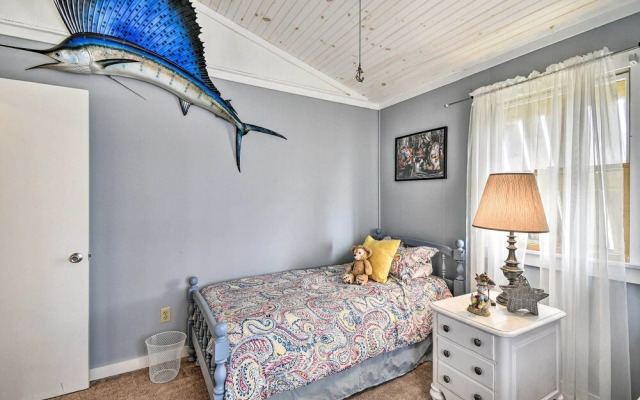 Hatteras-style Salvo Home - Walk to Shore!