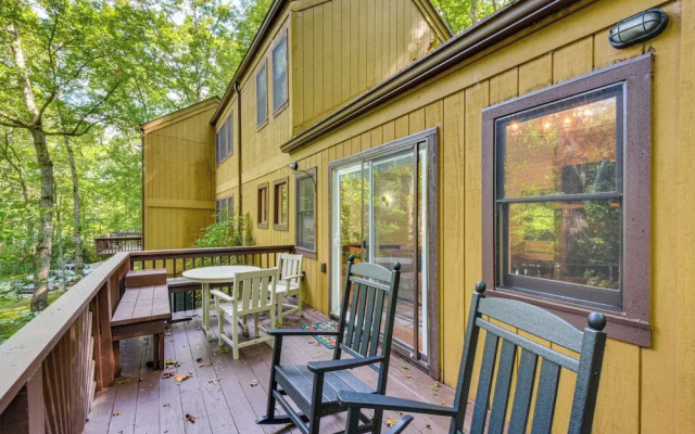 Newly Renovated: Pet-friendly Sapphire Retreat!