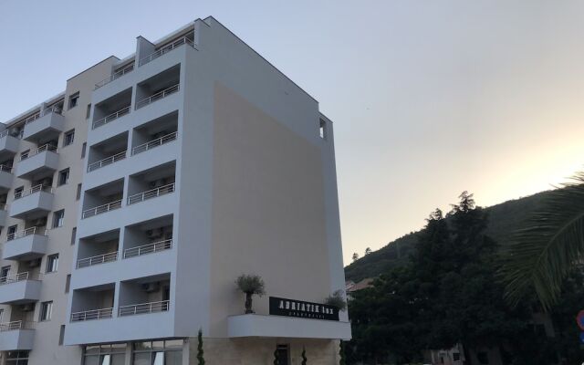 Апартаменты Adriatik Budva apartments вид на фасад