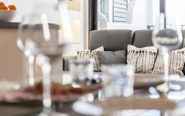 CENTER-Luxurious 1BR, 1BA-Terrace, WI-FI, A/C