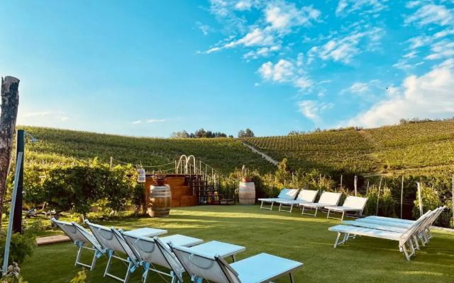 Madama Langa Country House con piscina nelle vigne