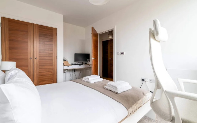 Modern Brixton Jewel Apartment