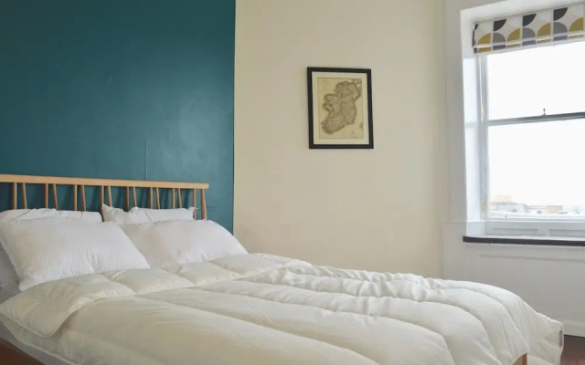 Stylish 2 Bedroom Apartment In Great Location