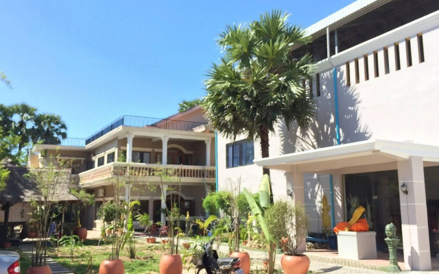 Le René Angkor Boutique