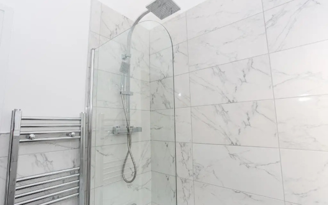 Preston Mews - Hot Tub, Parking, Sleeps 8!